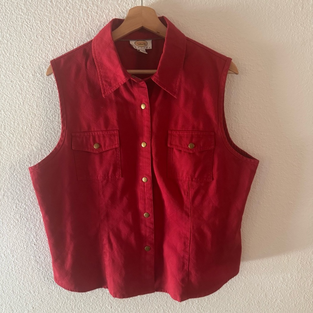 Red Sleeveless Button-Front Women's Vest